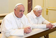 Francisco e Bento XVI em encontro de «irmãos»