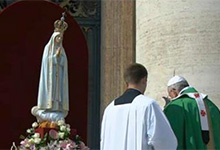 Papa consagra-se a Nossa Senhora de Fátima