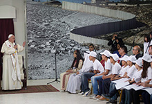 Papa Francisco encontrou-se com crianças palestinas em campo de refugiados