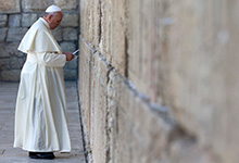 Papa rezou pela paz no Muro das Lamentações