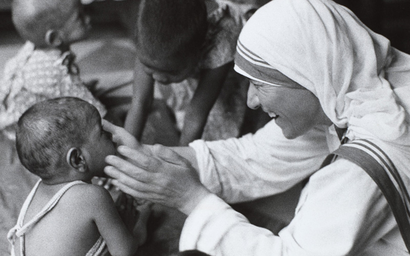 Papa elogia Madre Teresa e condena «grave pecado» de ignorar sofrimento alheio