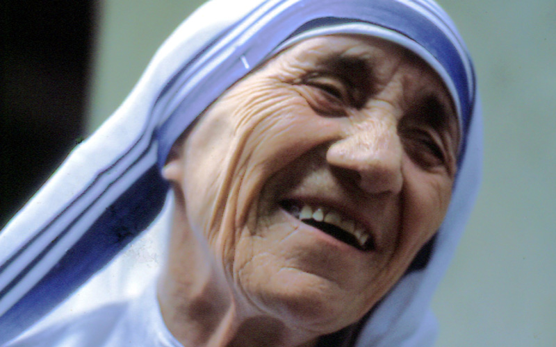 Papa homenageia Santa Teresa de Calcutá, missionária das «periferias» humanas