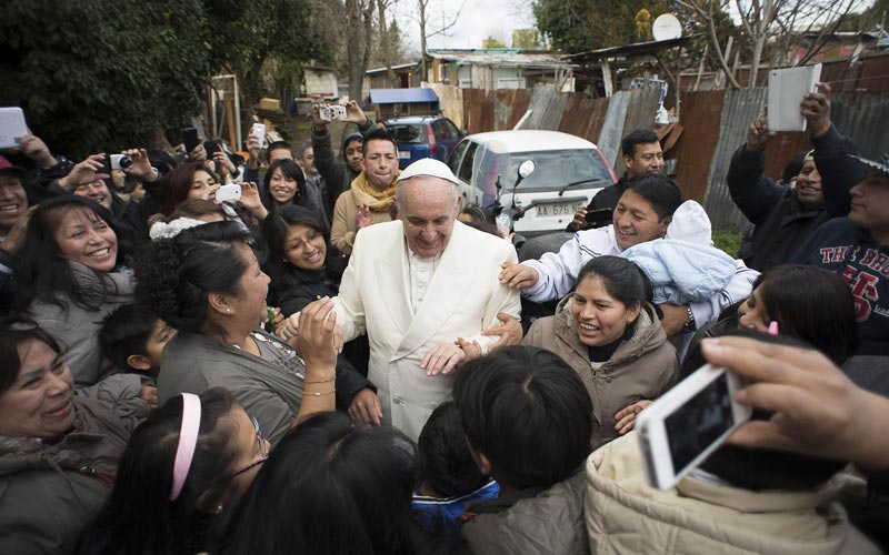 Papa critica «riqueza descarada» de «privilegiados» que contrasta com «escândalo» da pobreza