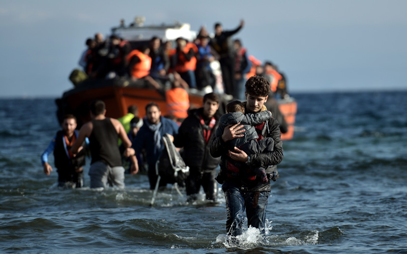 Papa sai em defesa de migrantes e refugiados, por um mundo «mais solidário e acolhedor»