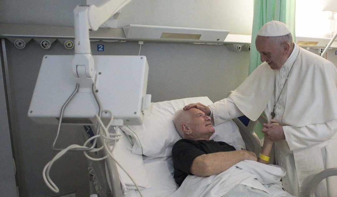 “Colocar-se ao lado de quem sofre num caminho de caridade”